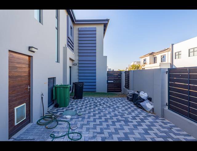3 BEDROOM FREEHOLD FOR SALE IN SAGEWOOD